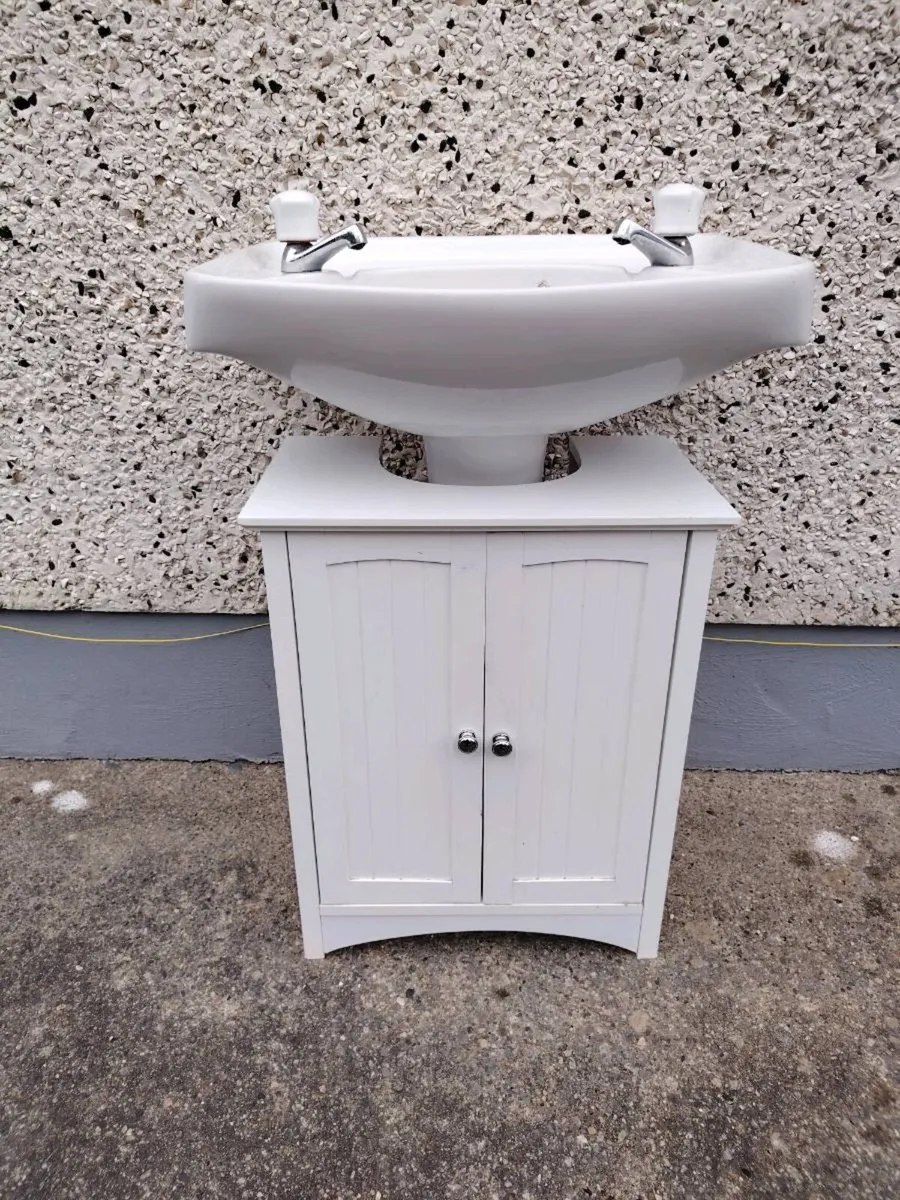 Wash hand basin and pedestal - Image 3