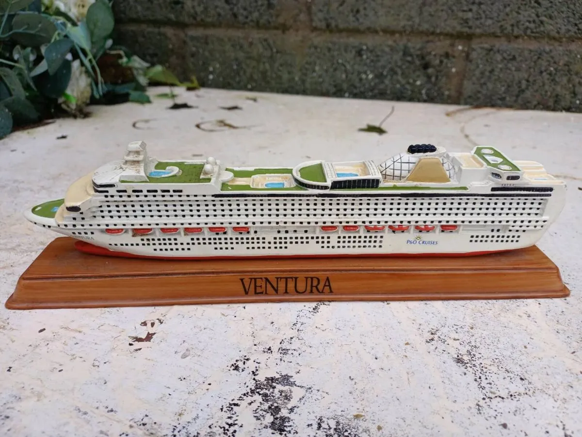 Vintage Cruise Model Ship VENTURA - Image 2