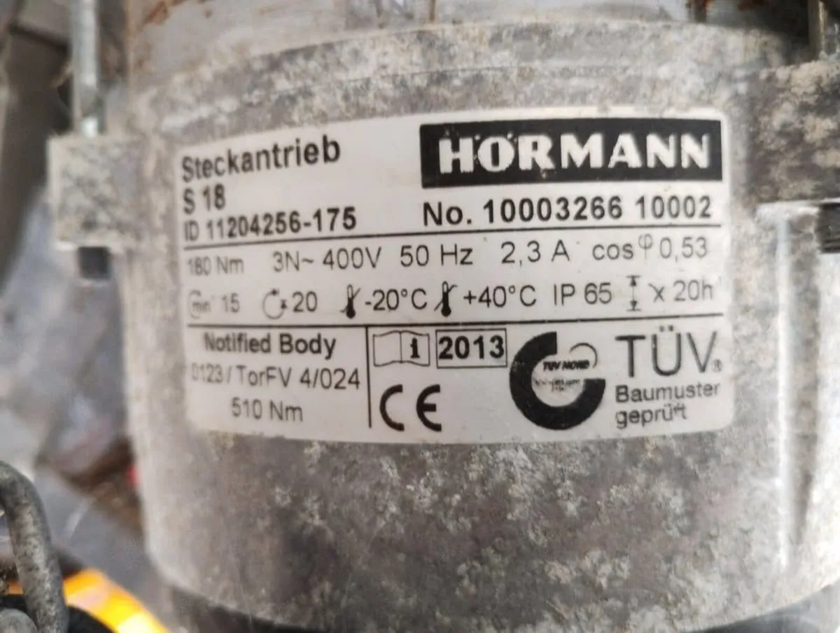 Insulated Roller Door 3.5m X 3.6-3.8m - Image 2