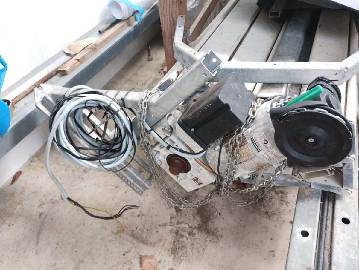 Insulated Roller Door 3.5m X 3.6-3.8m - Image 4