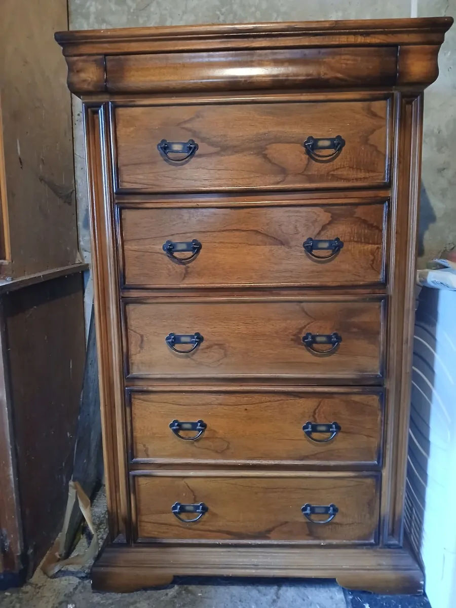 Bedroom furniture - Image 1