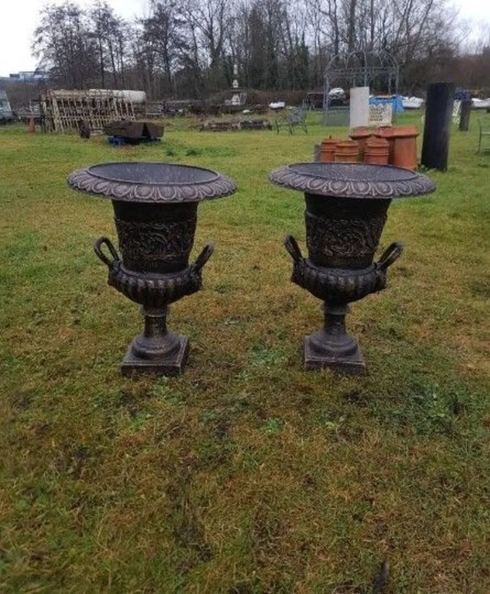 Urn 2 – D6572 - Image 1