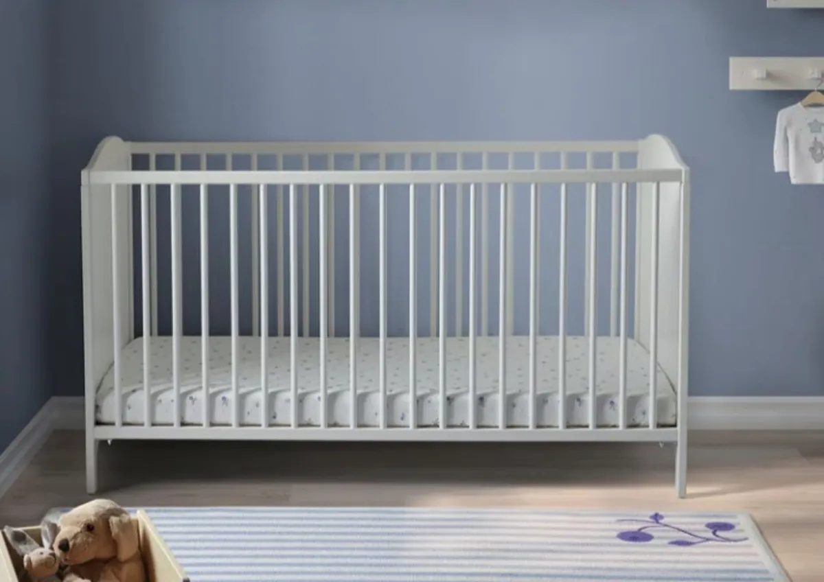 Cot bed - Image 1