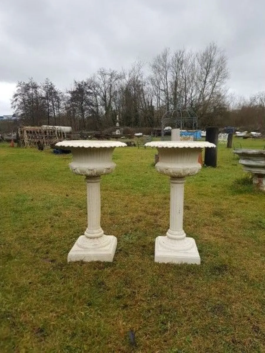 Urn 3 – D3492  Price per urn - Image 1