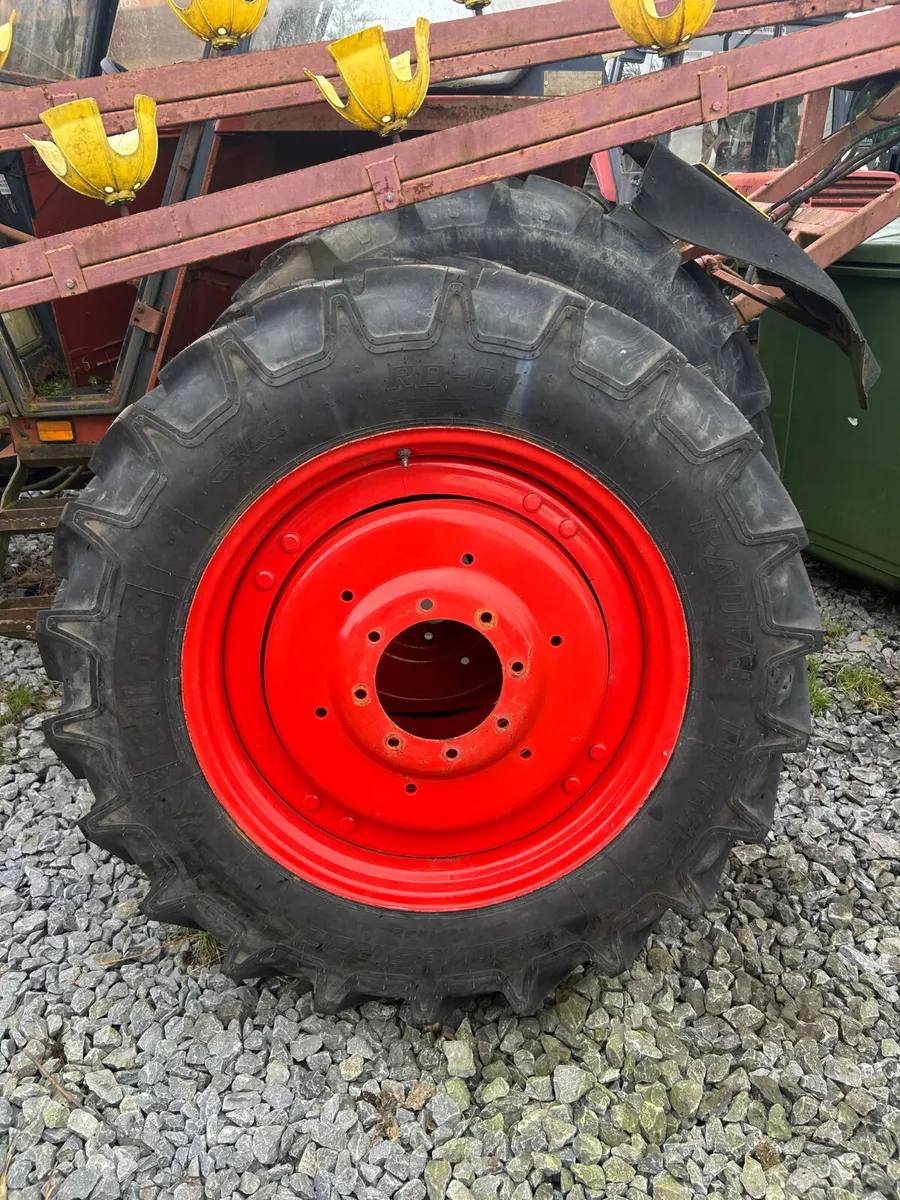 Pair of Cultor 320/85/R32 tyres - Image 4