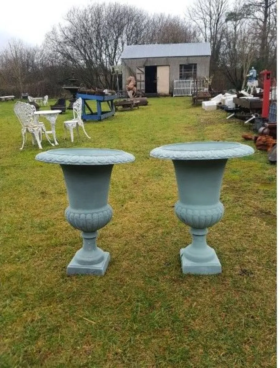 Urn 4 – D6569  Price per urn