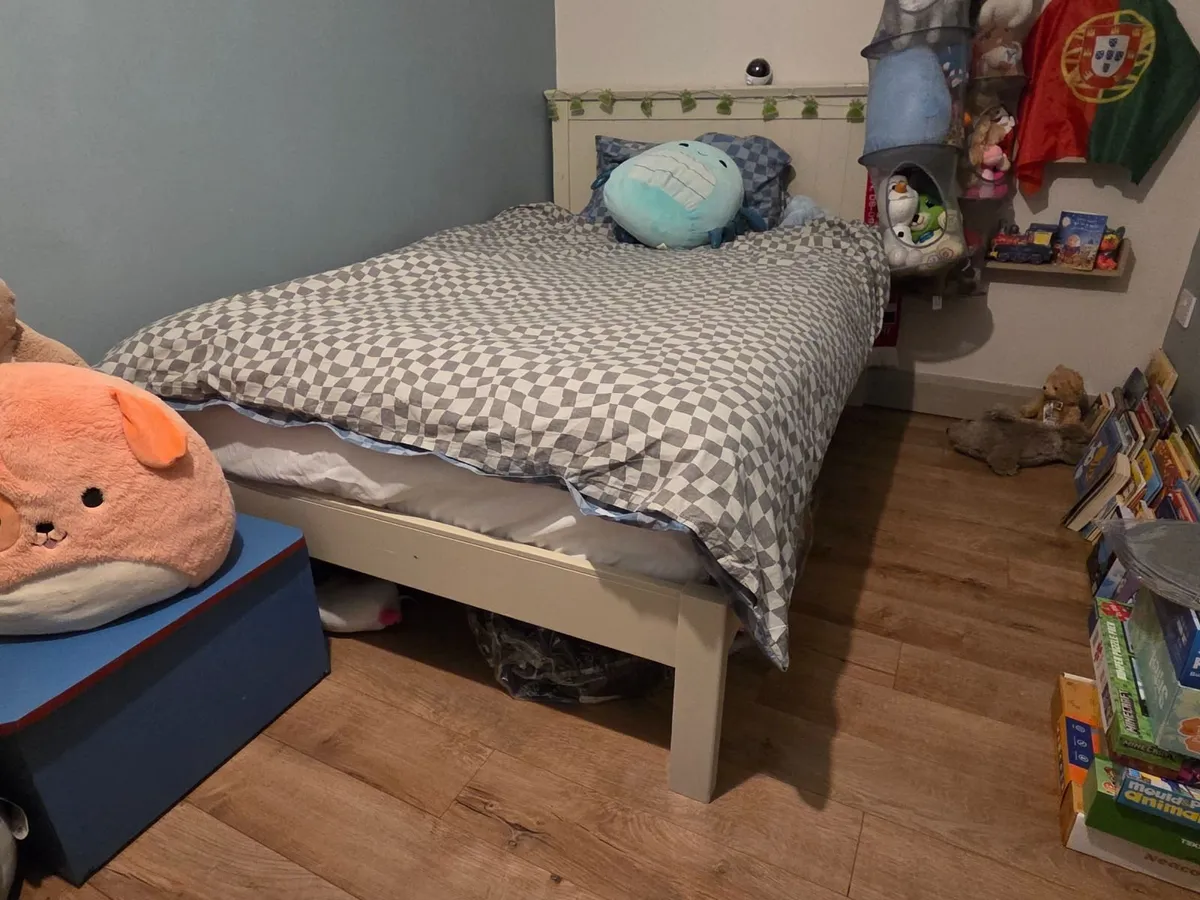 Double bed - Image 1