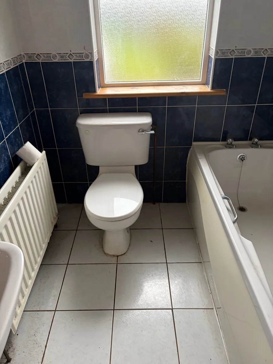 Bathroom Suite - Image 2