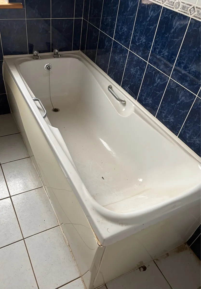 Bathroom Suite - Image 3