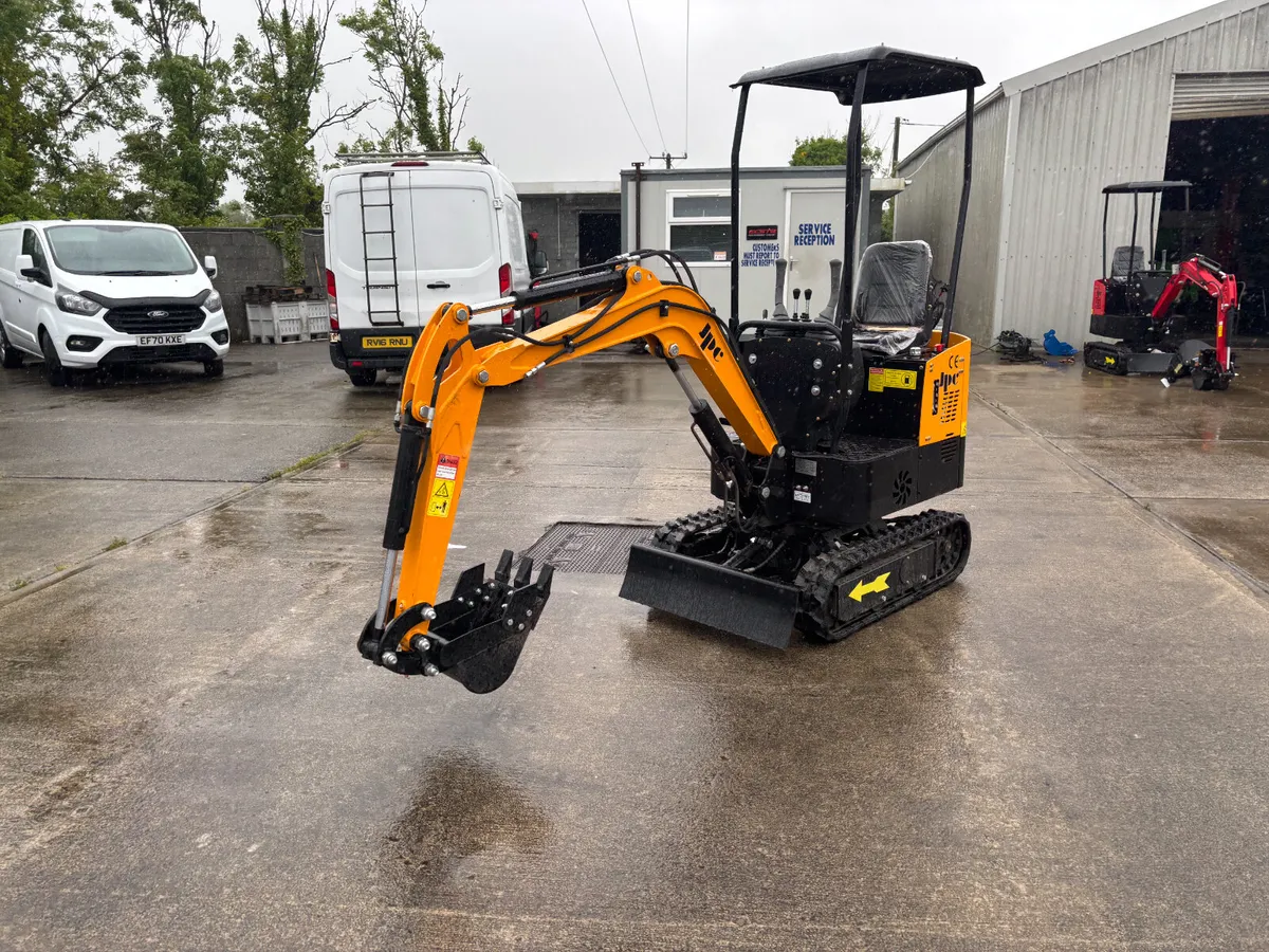 JPC... HT 12 MINI DIGGER... - Image 1