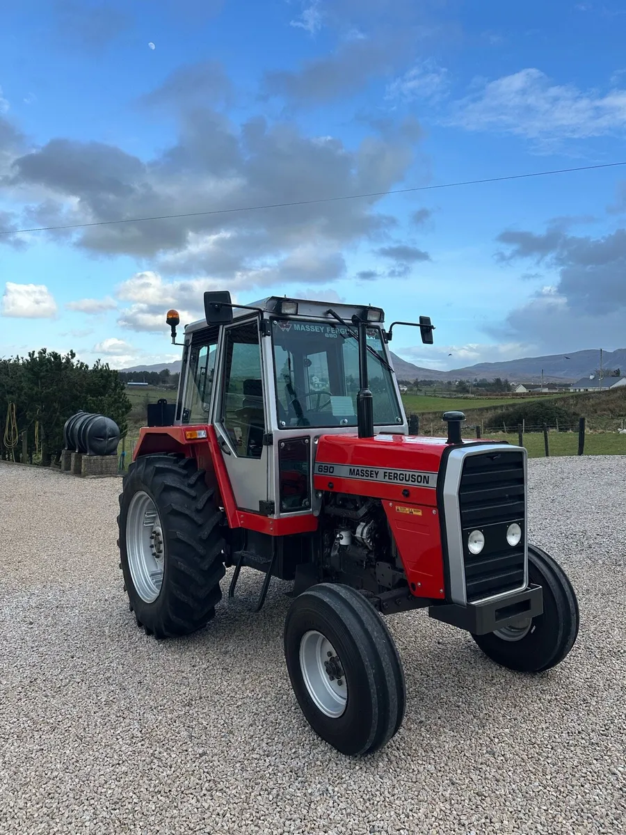 Massey Ferguson 690 - Image 1