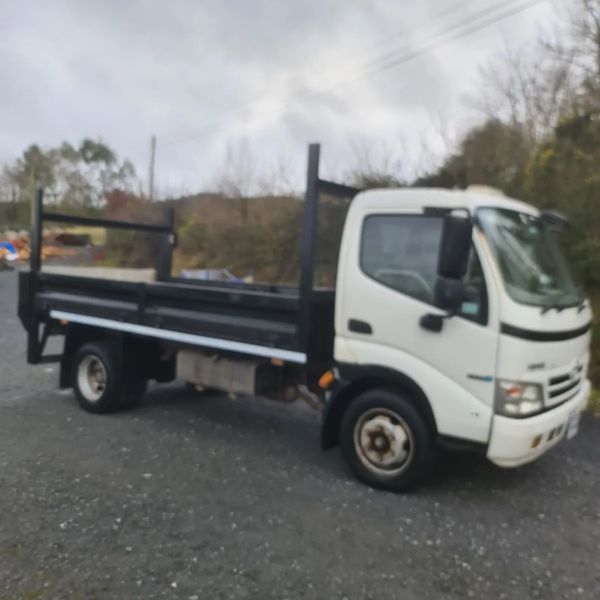 Hino  7.5 ton tipper - Image 1