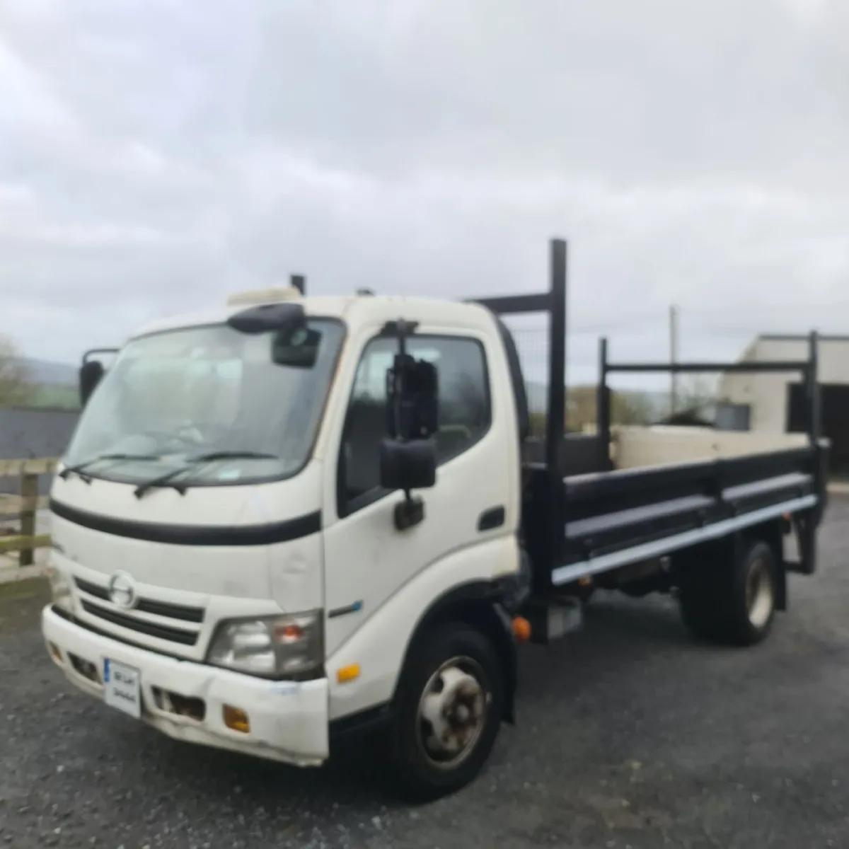 Hino  7.5 ton tipper - Image 2