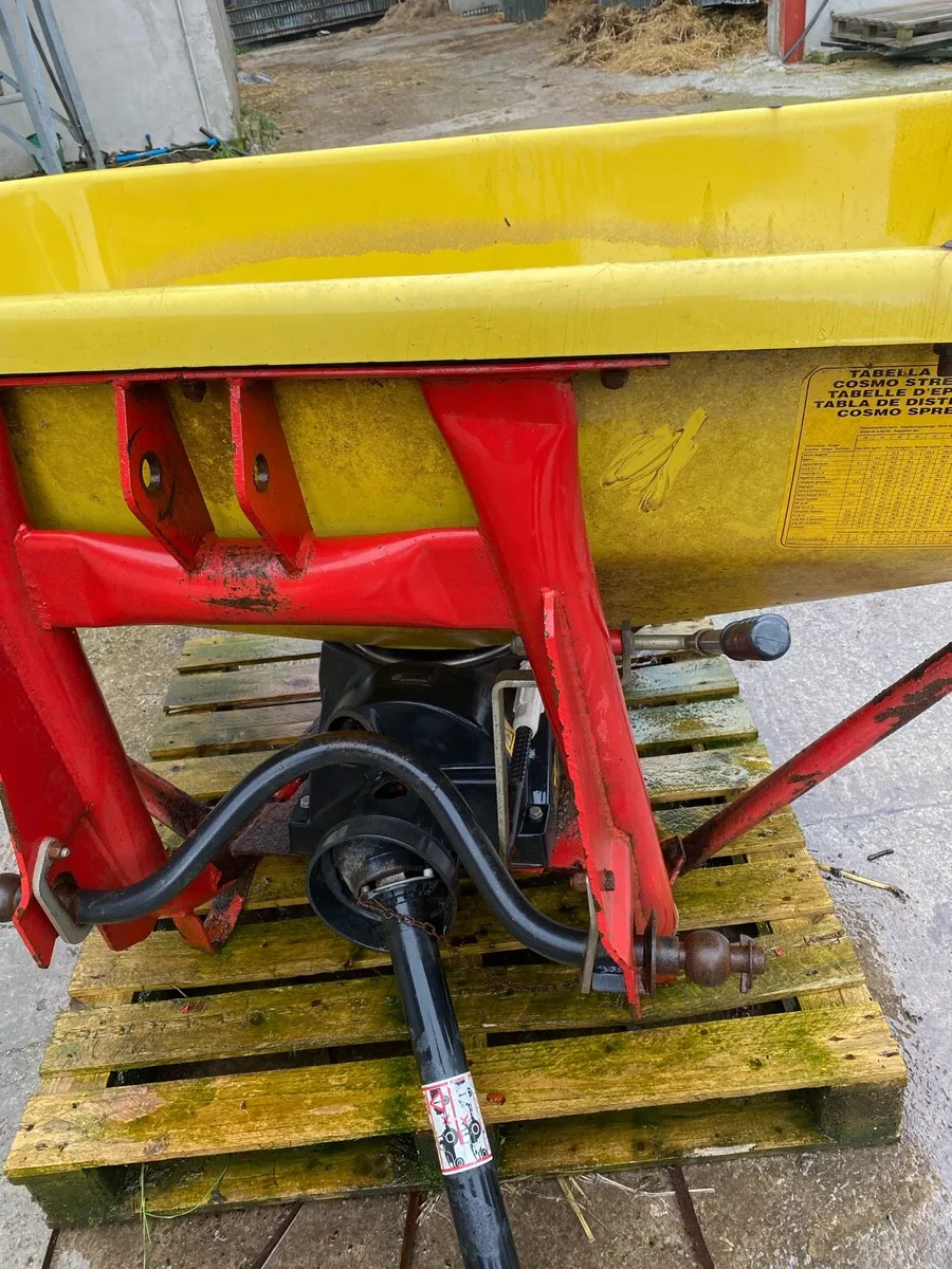 AGRIC wagtail fertiliser spreader - Image 3