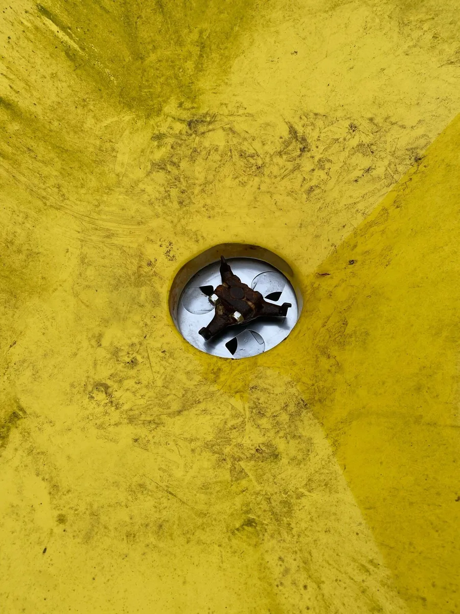 AGRIC wagtail fertiliser spreader - Image 4