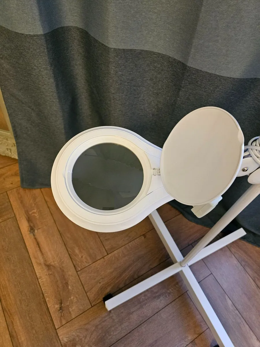 LED Magnifying Lamp with Stand - Image 2