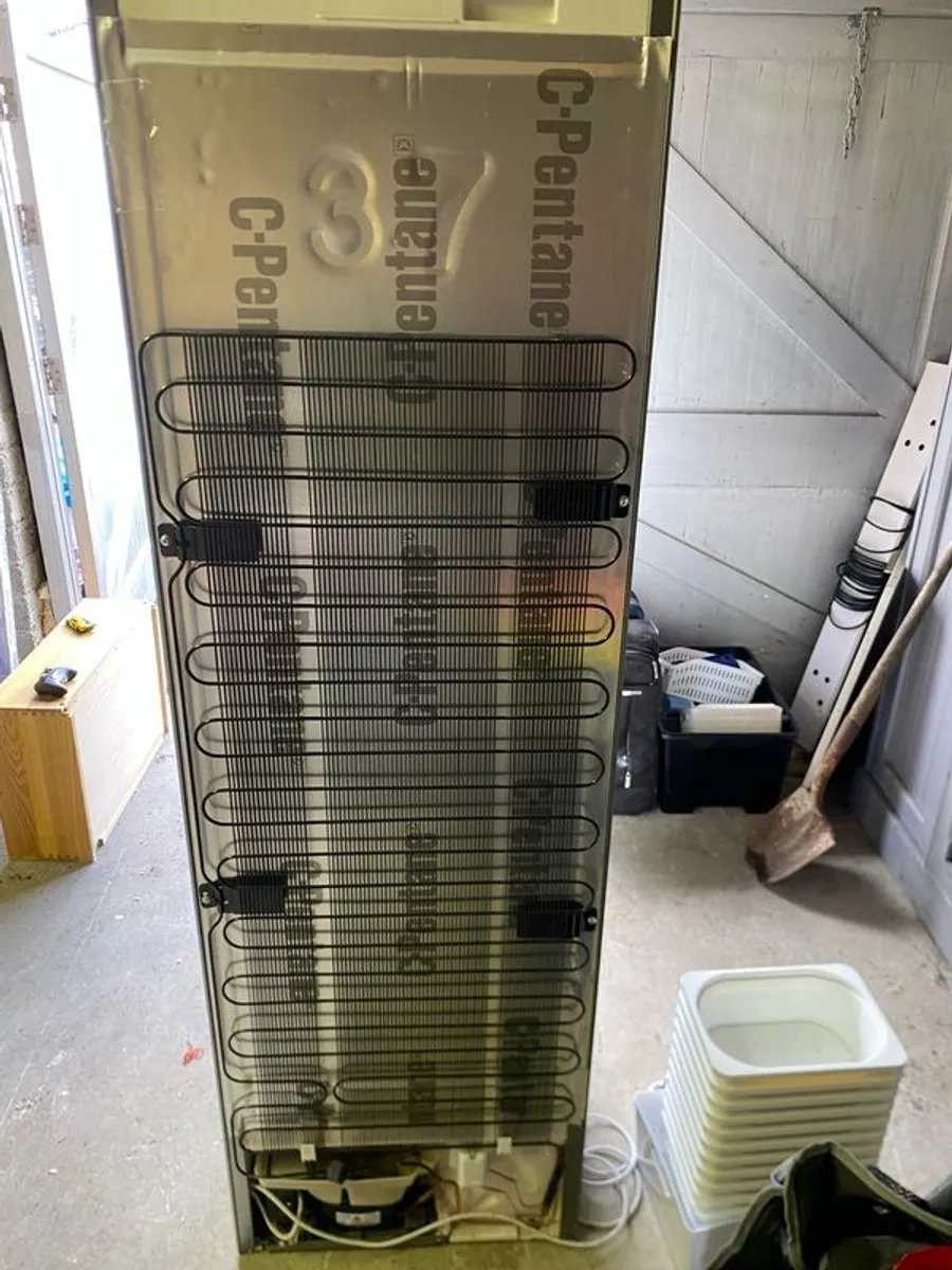 Bosch Integrated Fridge - Image 3