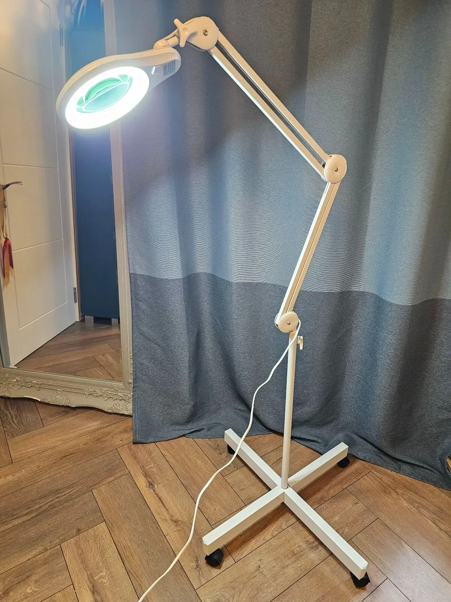 LED Magnifying Lamp with Stand - Image 1