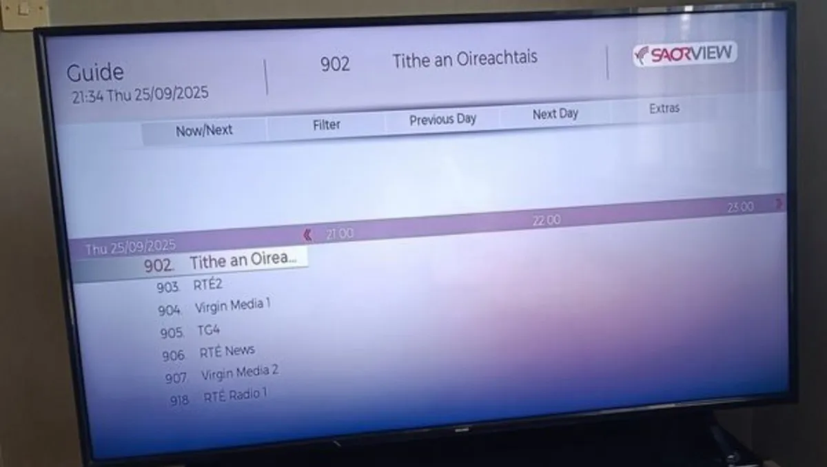 55 inch 4k TV with glass stand - Image 2