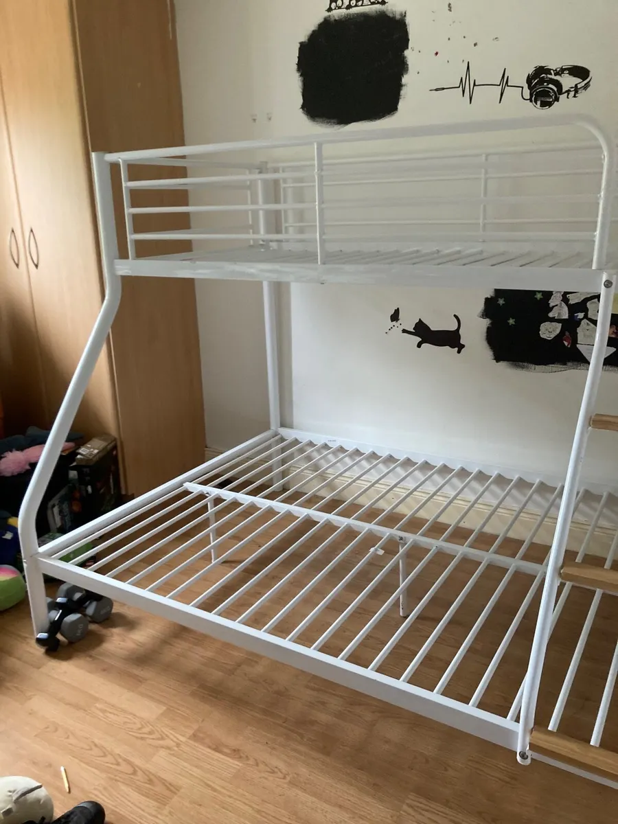 White triple sleeper metal bunk bed - Image 2
