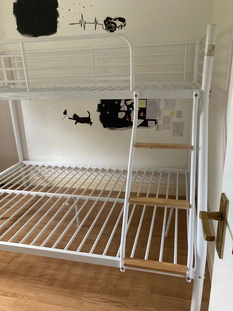 White triple sleeper metal bunk bed - Image 3