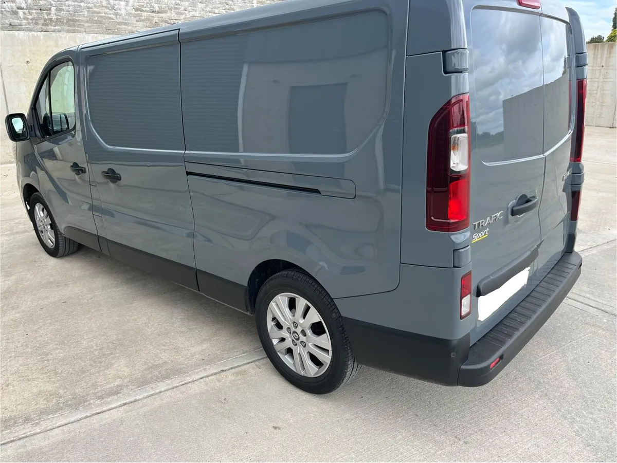 (231) Renault Trafic LL30 2023 - Image 2