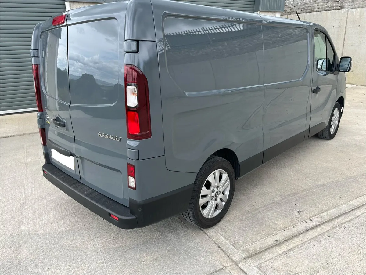 (231) Renault Trafic LL30 2023 - Image 3