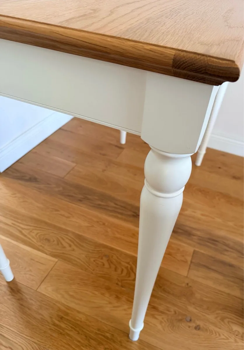 LIKE NEW High Breakfast Table - Image 3