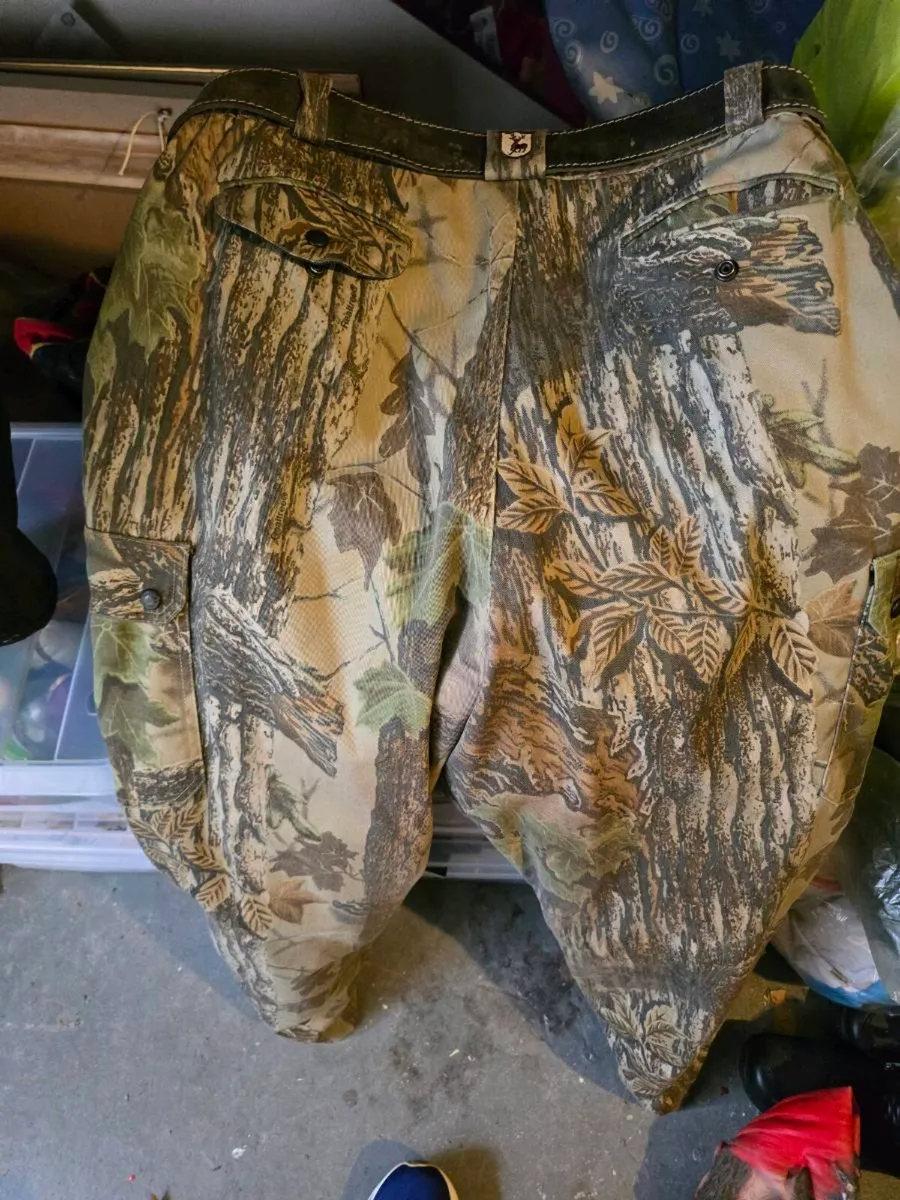 Real Tree Shooting Jacket and Trousers - Image 3