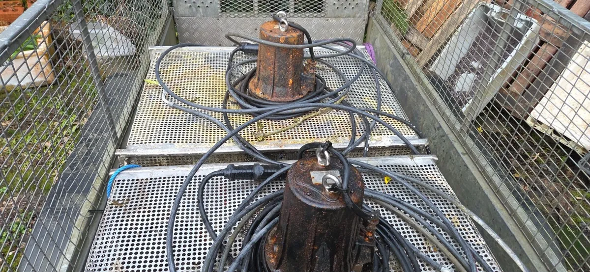 2.  3 phase submersible pumps - Image 2