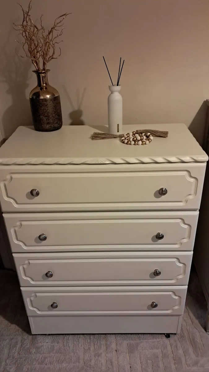 Chest of drawers - Image 2