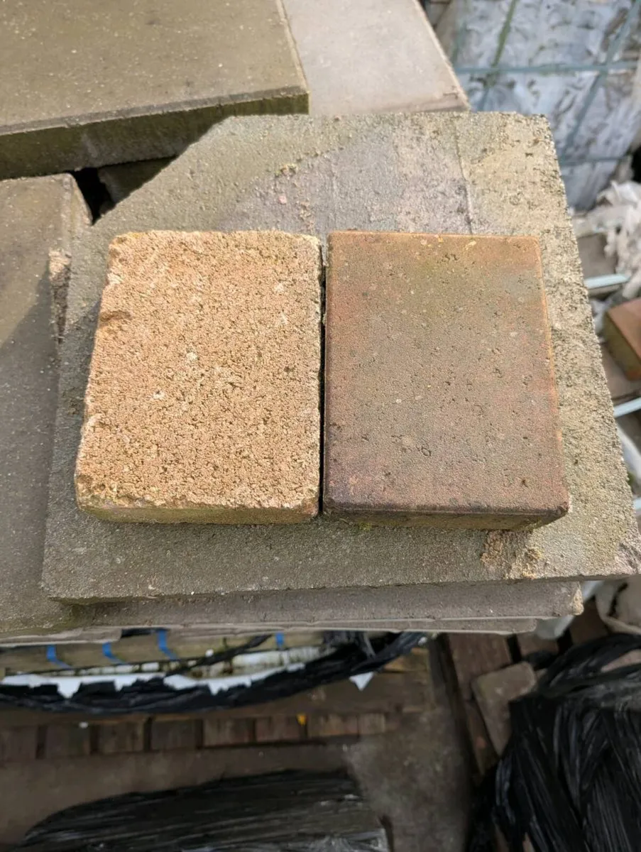 Cobble blocks and paving slabs - Image 1