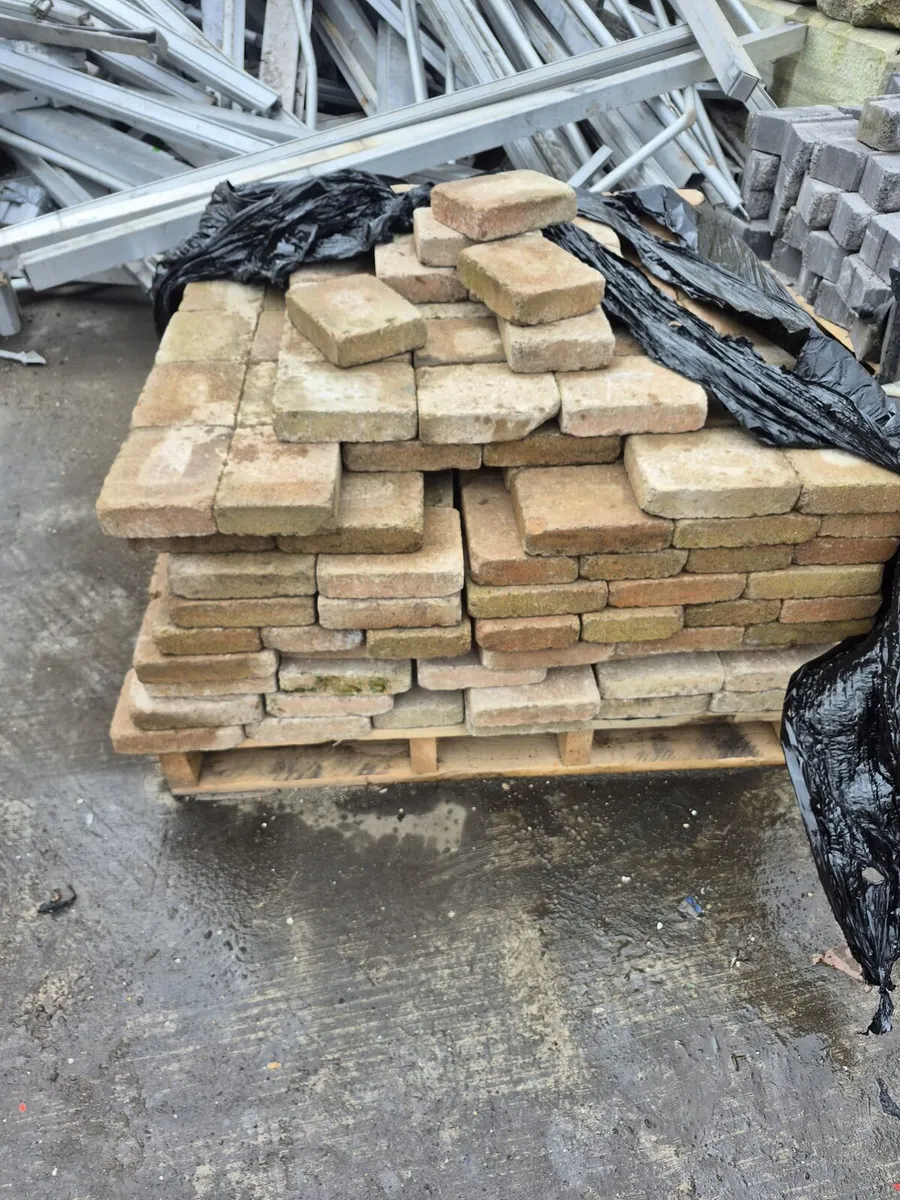 Cobble blocks and paving slabs - Image 4