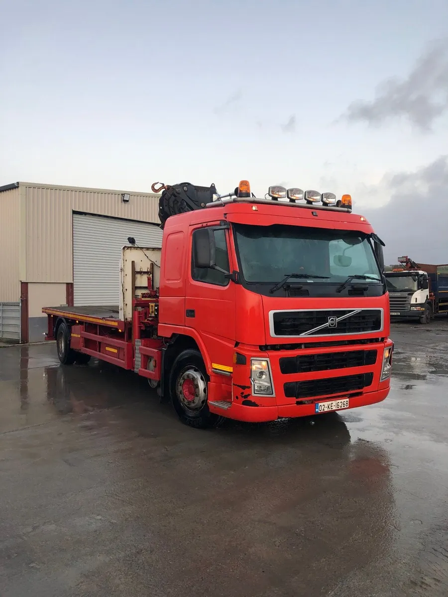 Volvo FM9 with fassi F240 crane - Image 1