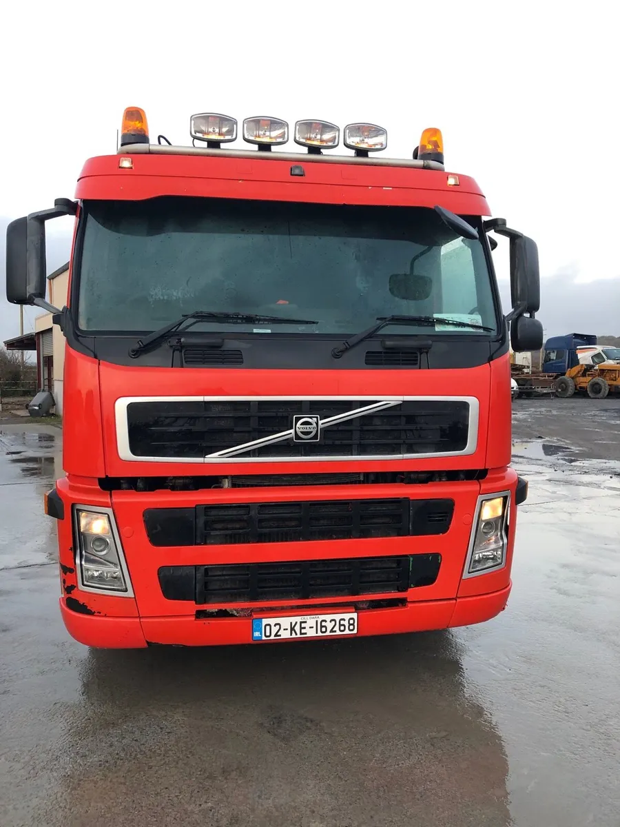 Volvo FM9 with fassi F240 crane - Image 2