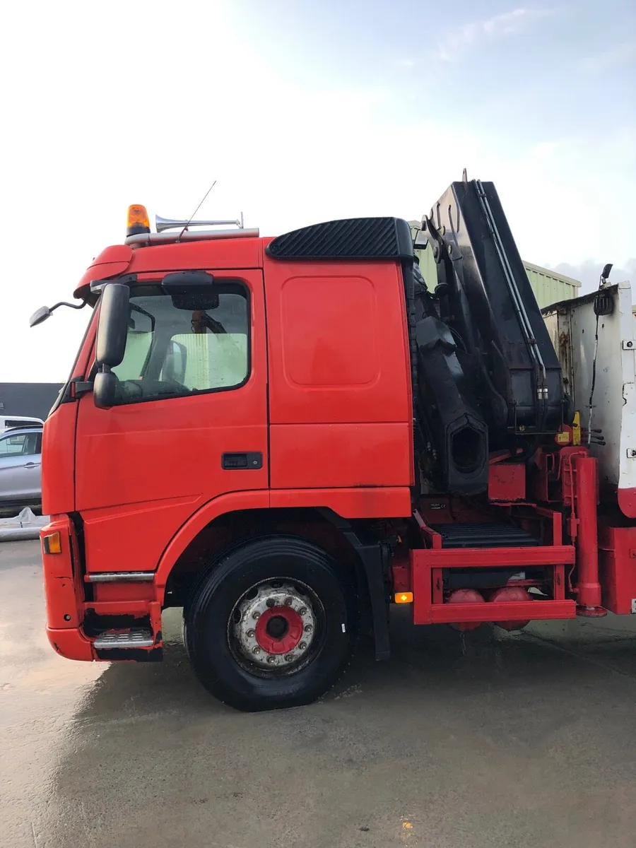 Volvo FM9 with fassi F240 crane - Image 4