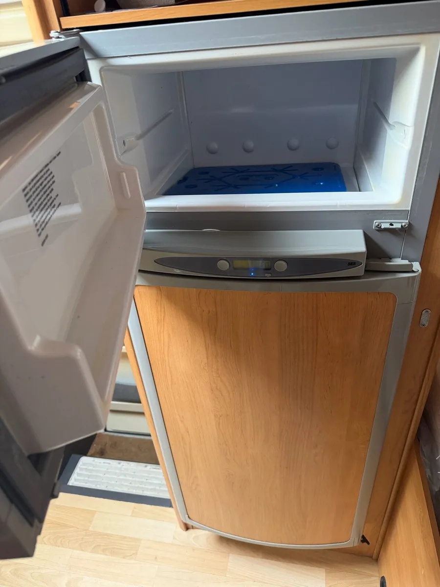 Thetford N150 Fridge - Image 3
