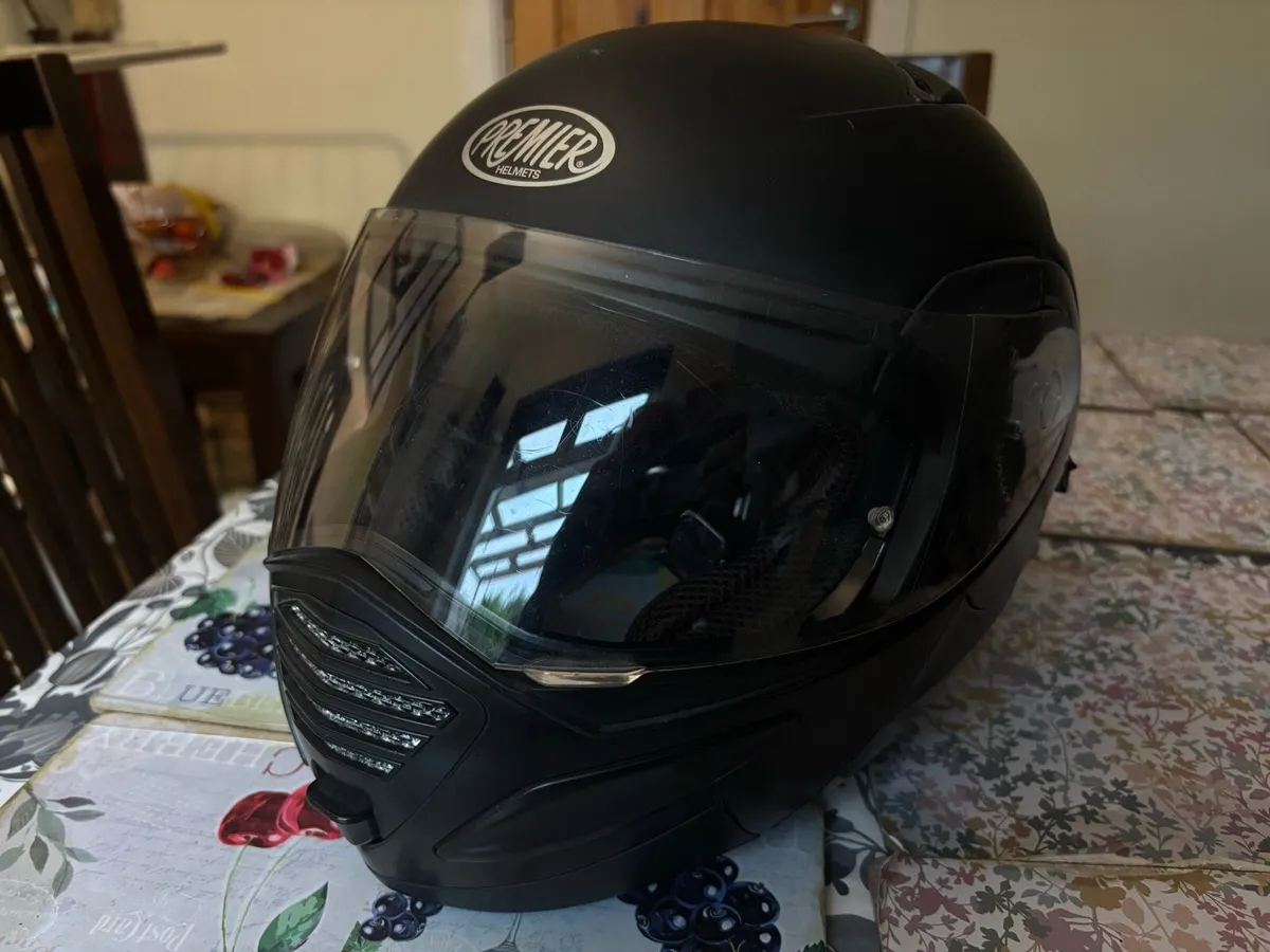 Premier flip motorcycle helmet - Image 1