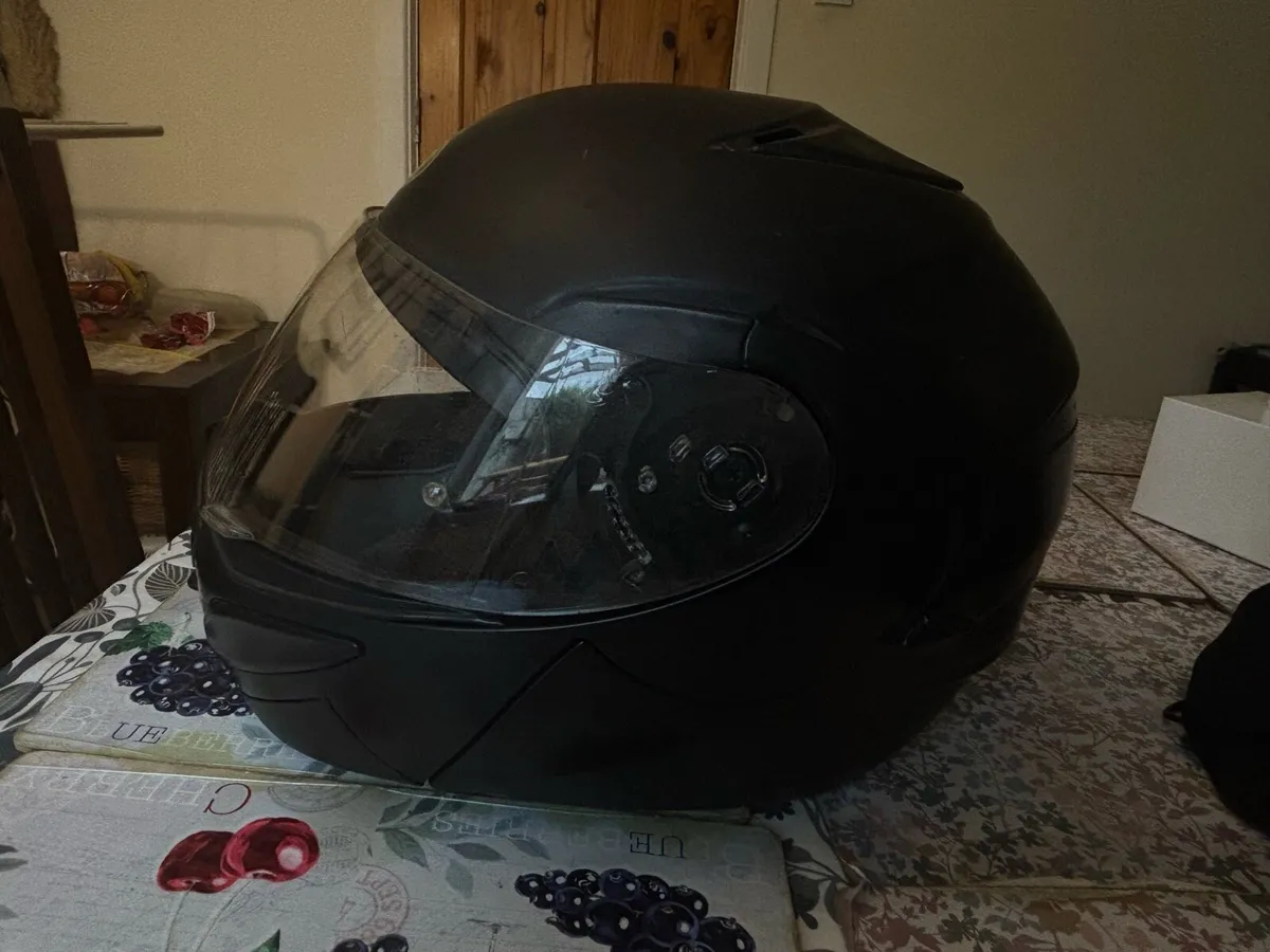 Premier flip motorcycle helmet - Image 2