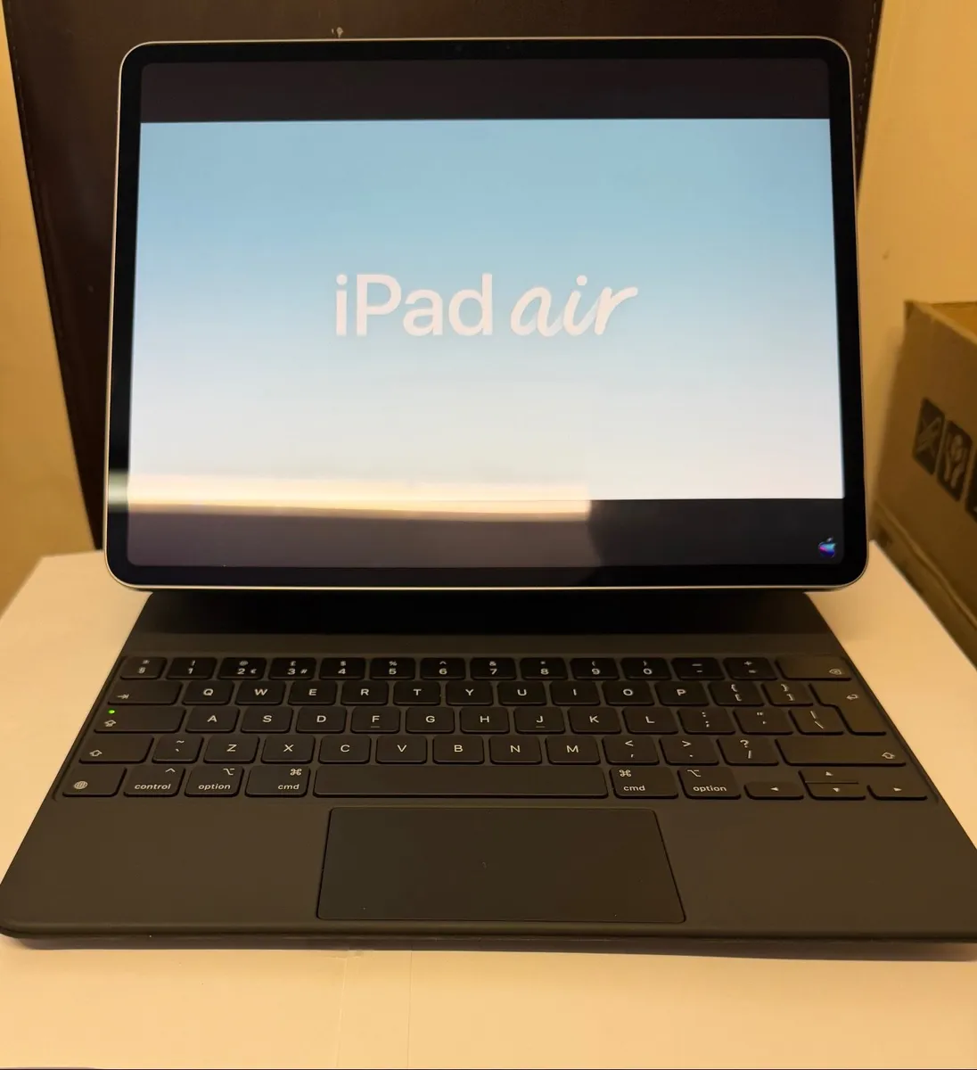 iPad Air 13” (M2) WiFi 128GB Space Grey & Keyboard - Image 2
