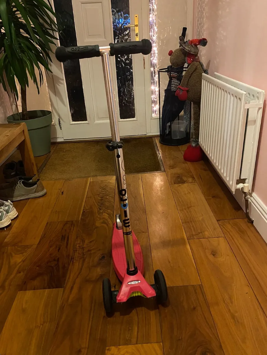 Micro Maxi Kick Scooter (Pink) – Great Condition - Image 2
