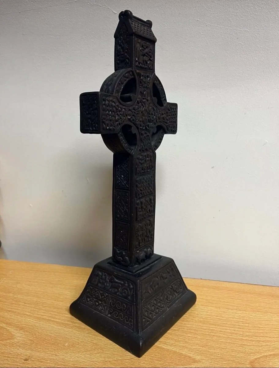 Celtic Cross - replica of Muiredachs High Cross - Image 1