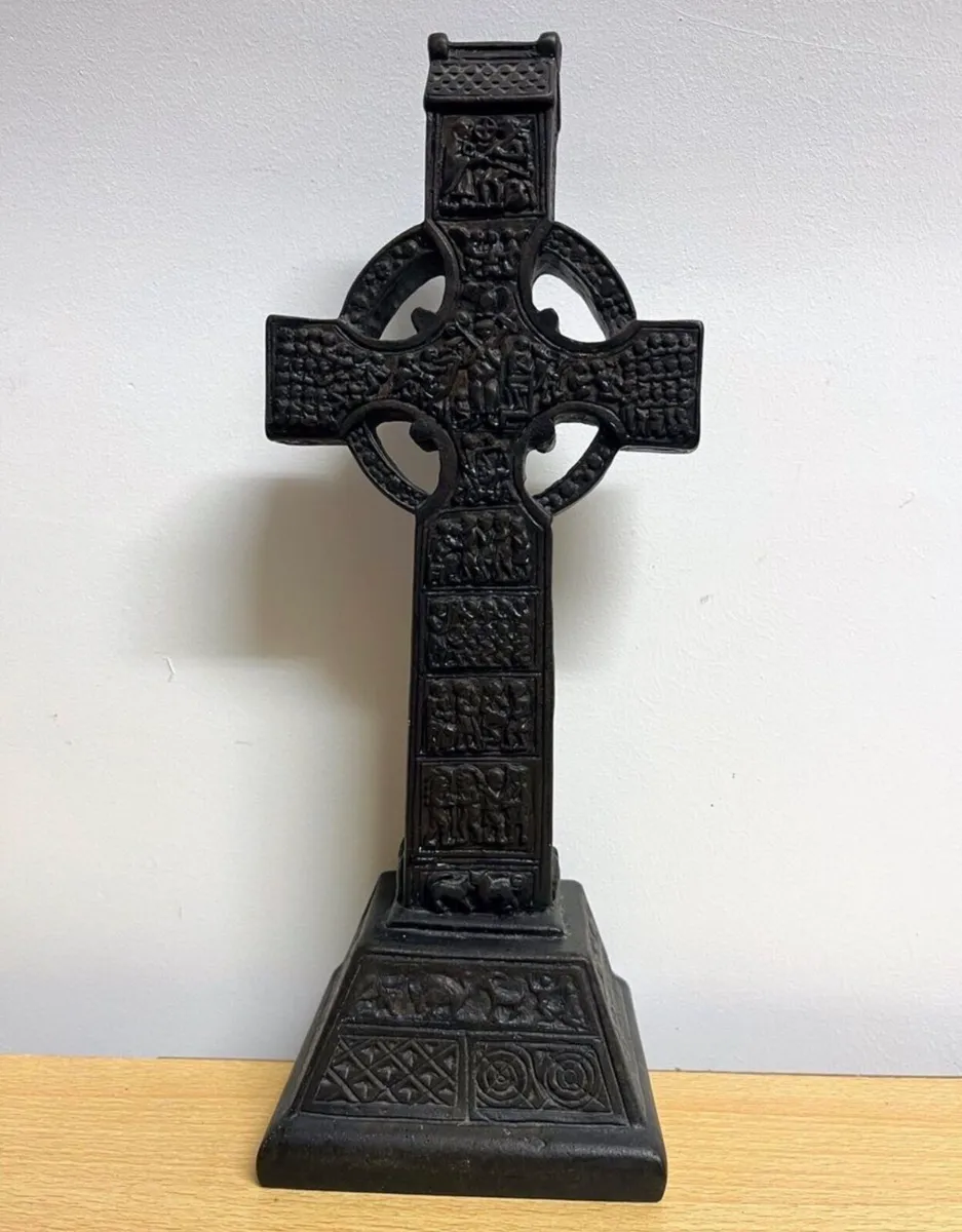 Celtic Cross - replica of Muiredachs High Cross - Image 2