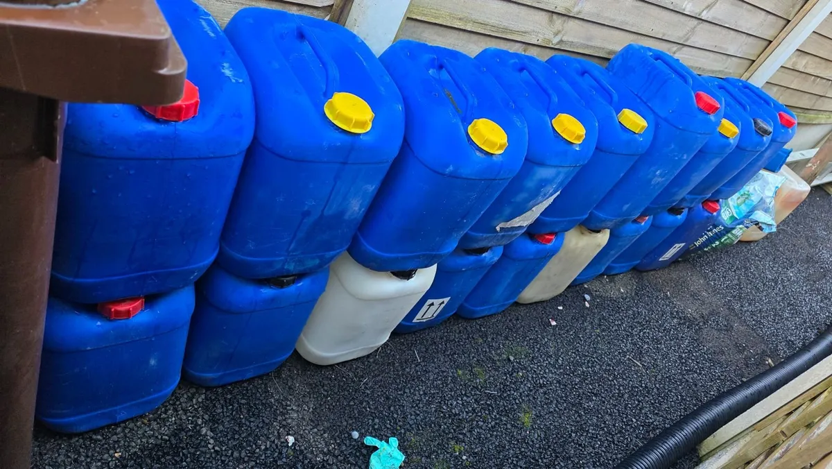 25L or 20L Containers / drums