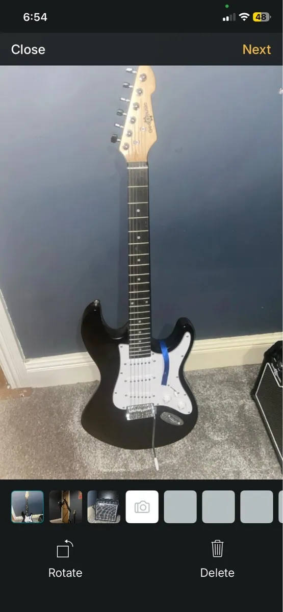 G4M 6 string Eletric Guitar w/Trust GXT Microphone - Image 1