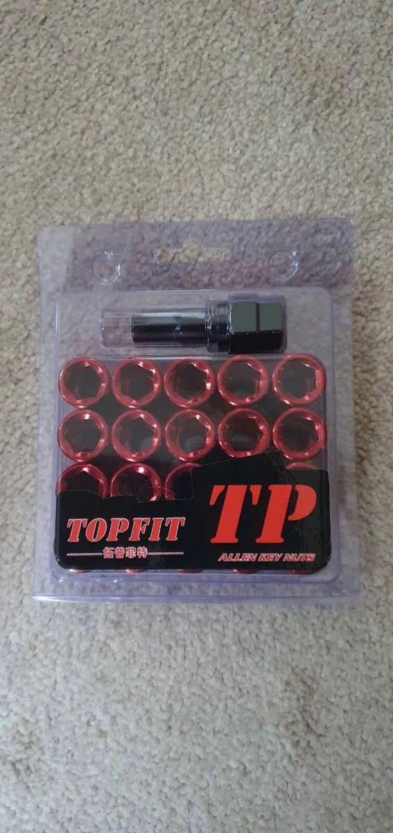 Red wheel nuts,  clear indicators, mud flaps, - Image 2