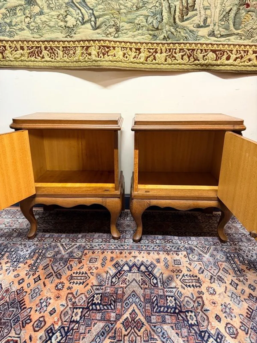 Lovely Pair Louis XVI Style Oak Bedside Lockers or Nightstands - Image 3