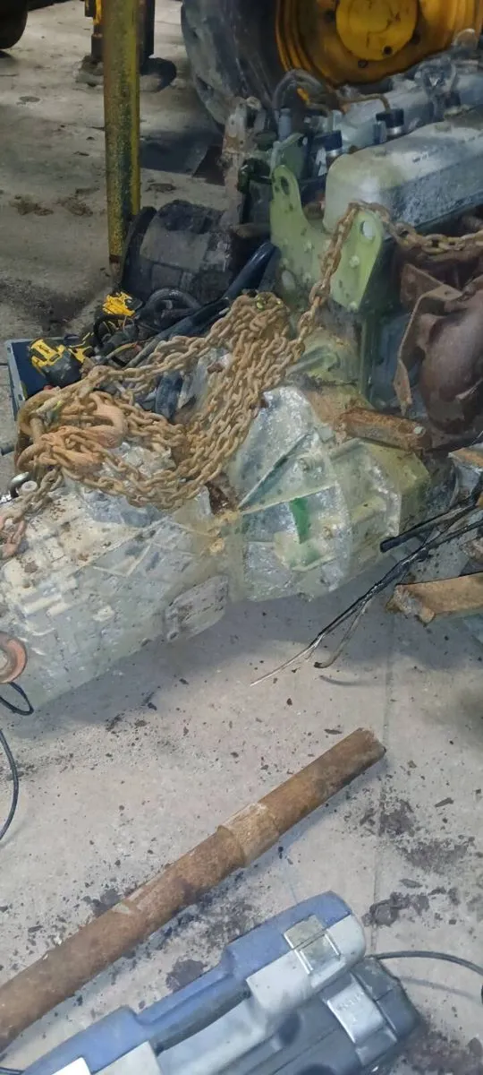 Renault lorry engine dci with manual gearbox - Image 3