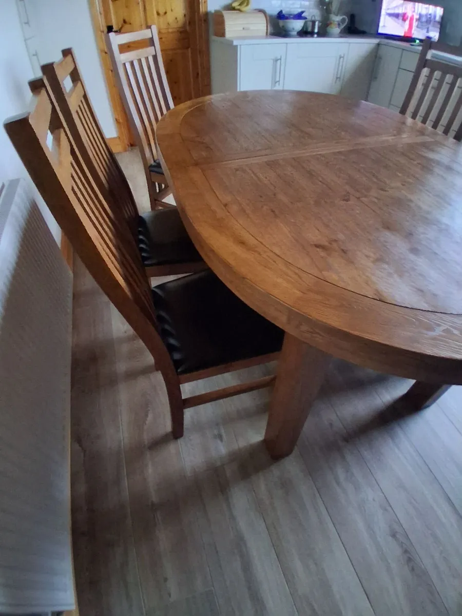 Kitchen table & chairs - Image 1