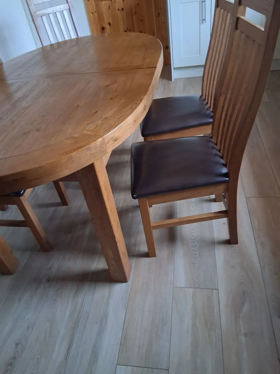 Kitchen table & chairs - Image 3